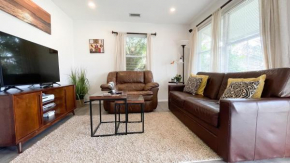Adorable Private Cottage close to beach & downtown